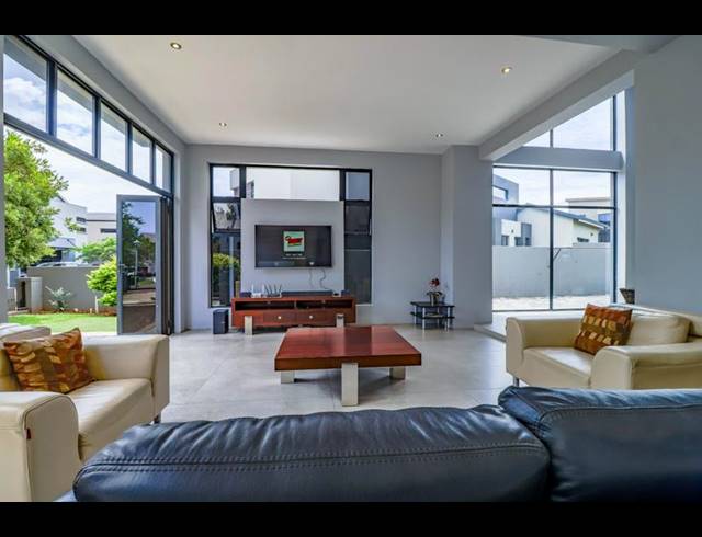 5 BEDROOM HOUSE FOR SALE IN COPPERLEAF ESTATE